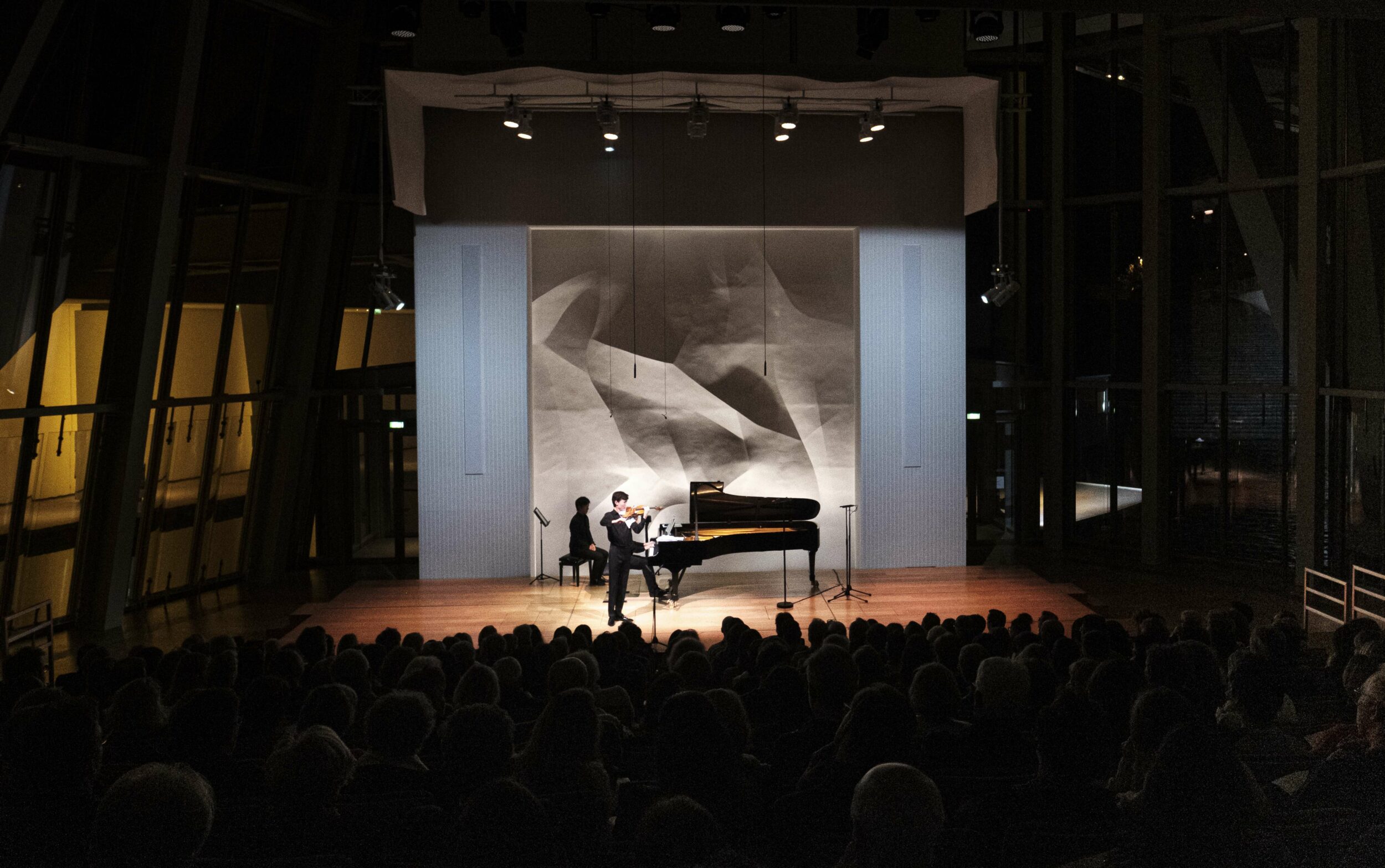 Fondation Louis Vuitton : une nouvelle exposition consacrée à la pop et à  la musique